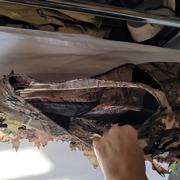 Realtree XL-XXL leaf vest - Picture 9 of 17